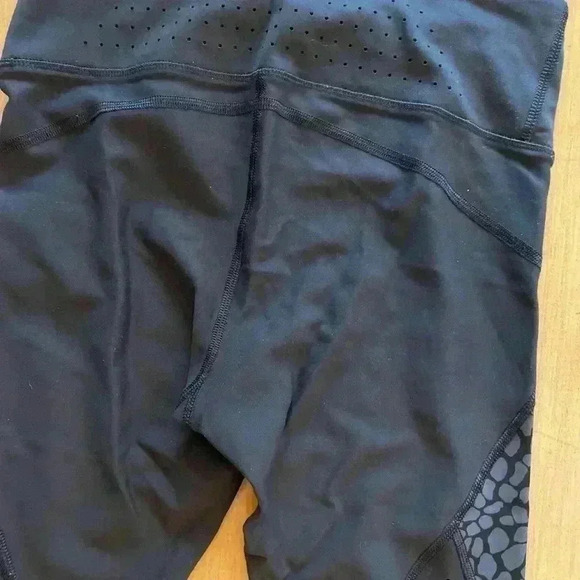 Athleta activewear exercise Leggings Small Black Gray Leopard Print Cropped - Picture 7 of 12